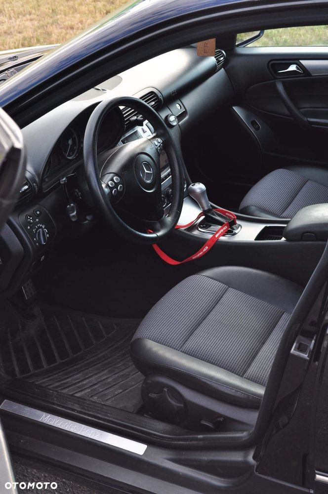 Mercedes-Benz Klasa C 320 CDI 7G-TRONIC Avantgarde DPF Sport Edition - 8