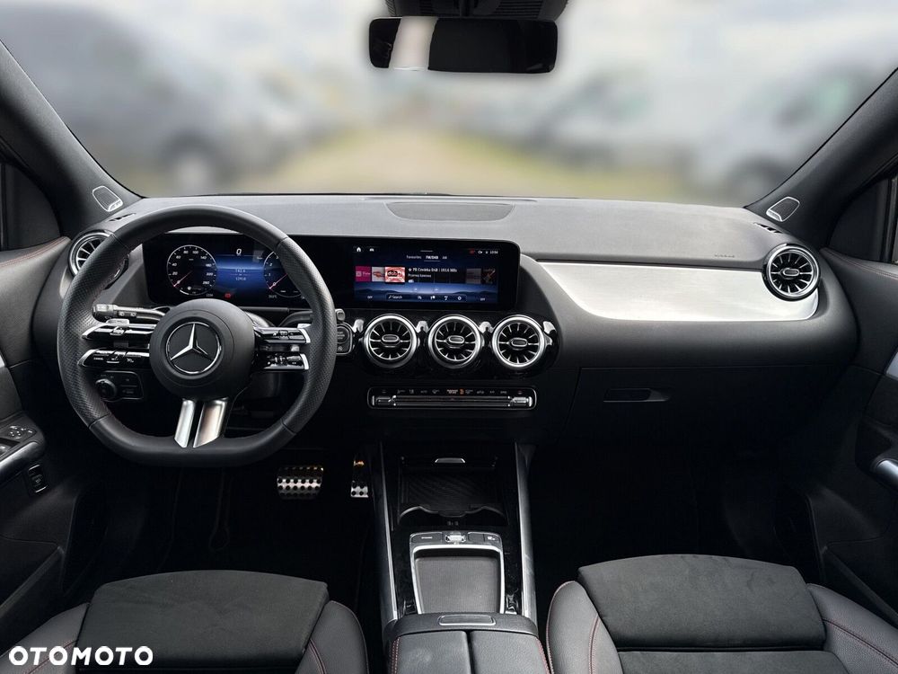 Mercedes-Benz GLA - 14