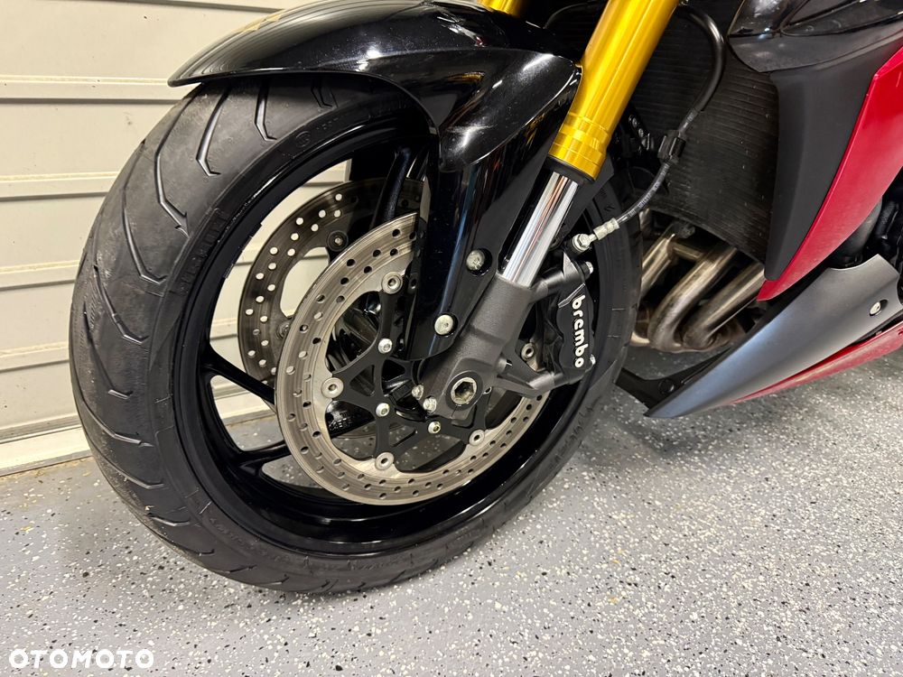 Suzuki GSX - 16