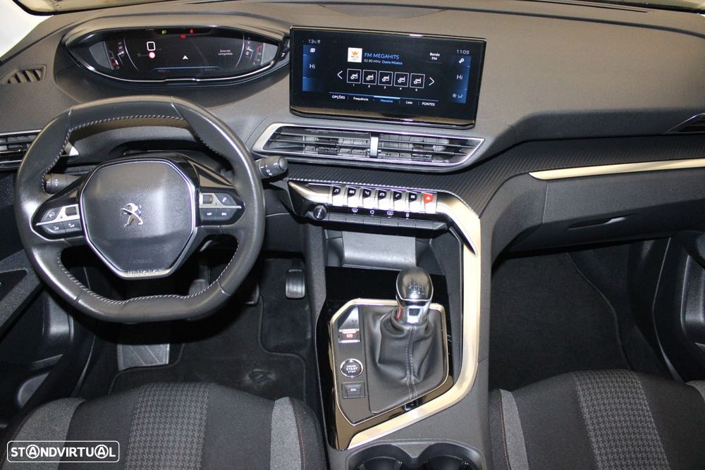 Peugeot 3008 1.5 BlueHDi Active — fotografia 9