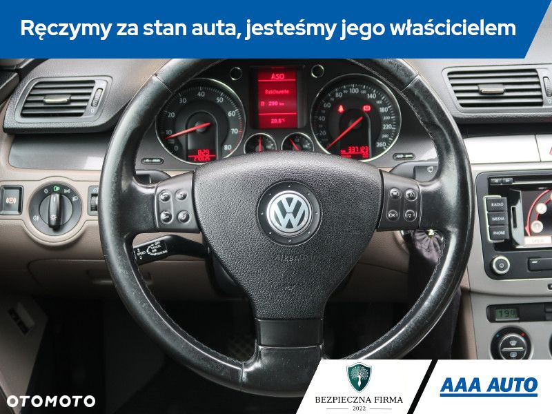 Volkswagen Passat - 16