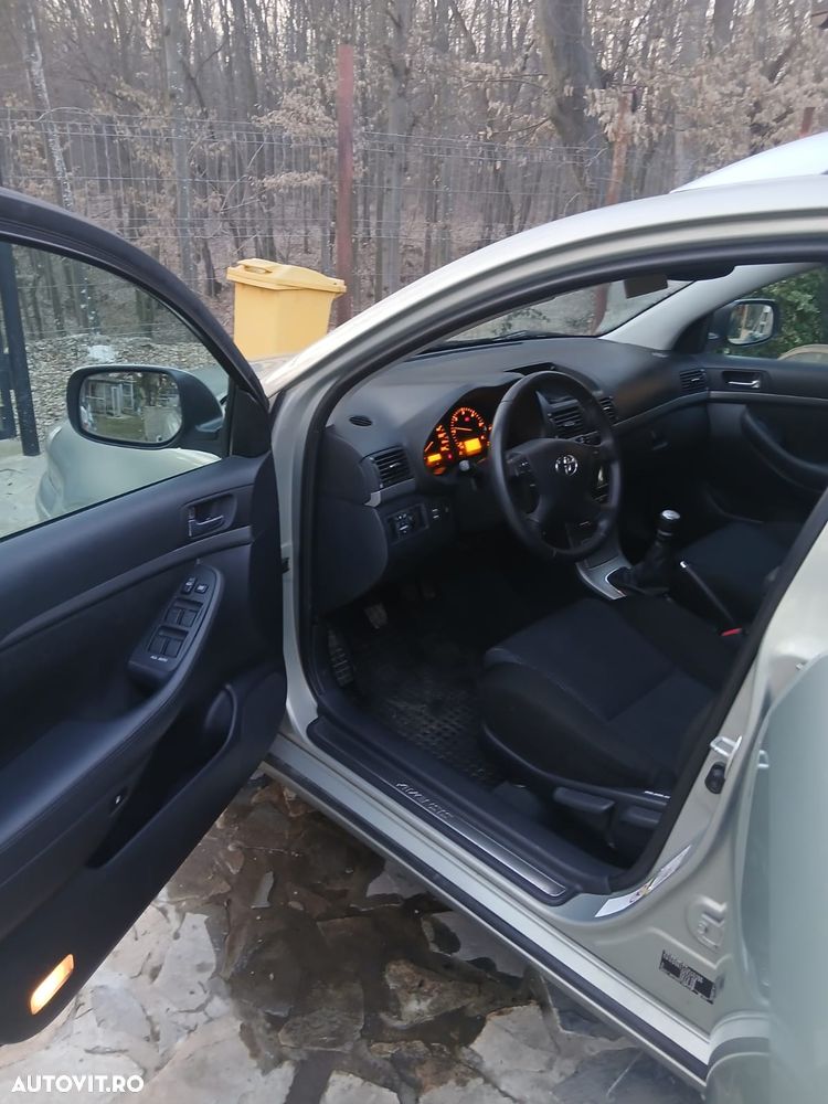 Toyota Avensis - 15