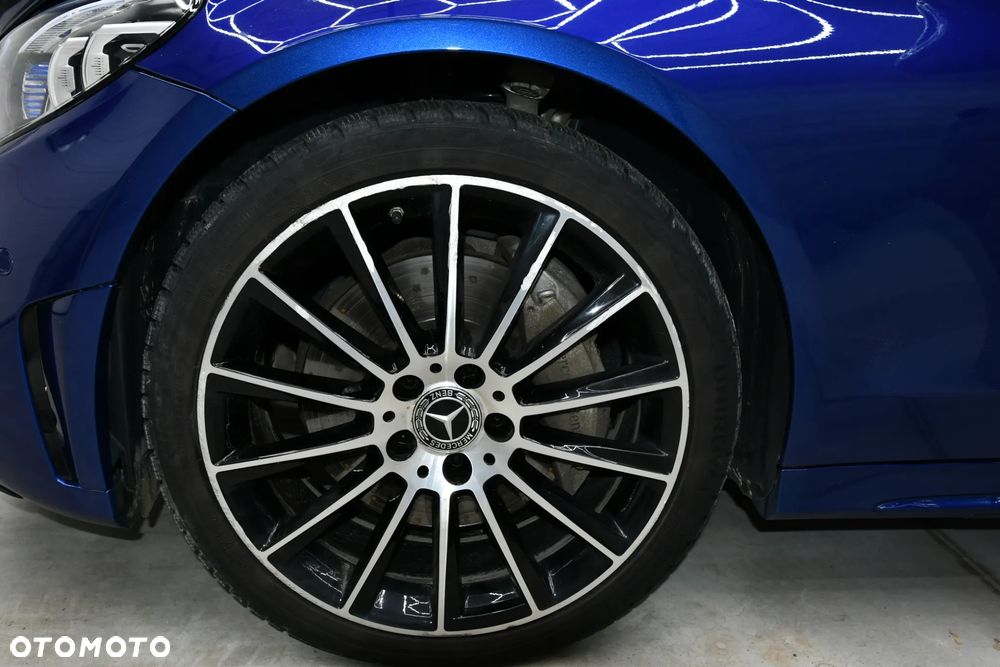 Mercedes-Benz Klasa C 300 d 4MATIC 9G-TRONIC - 32