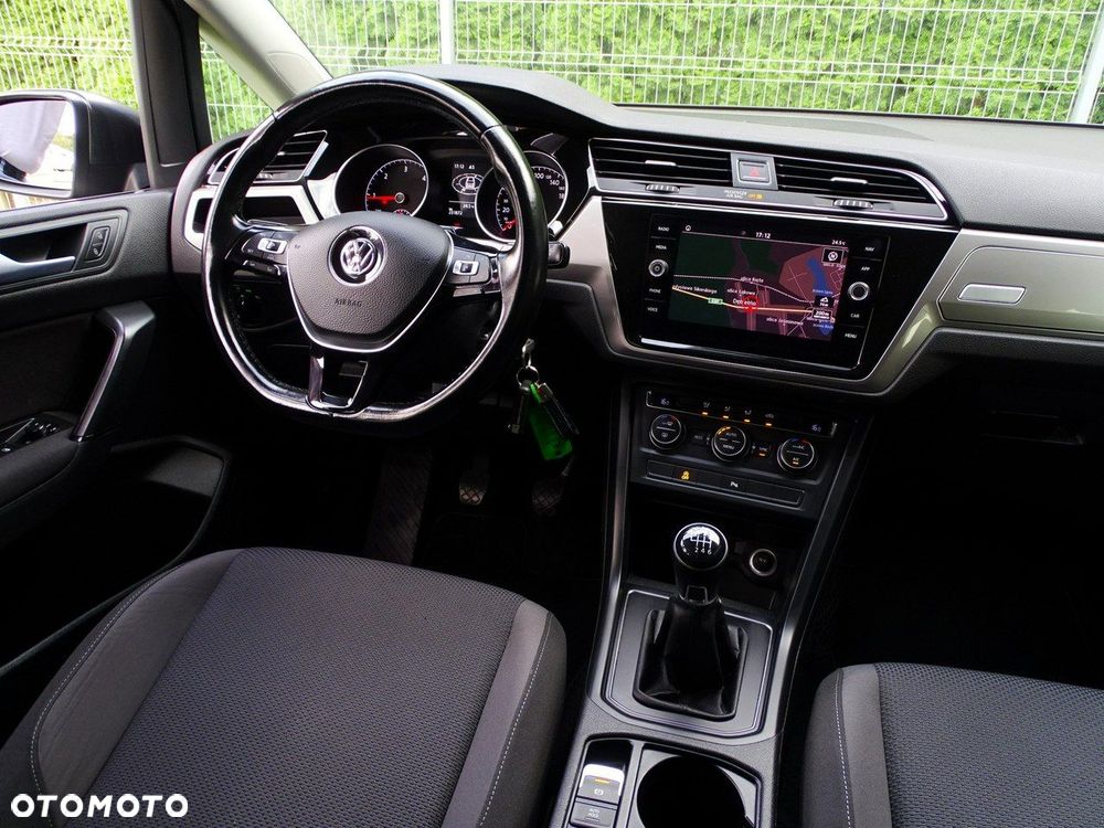 Volkswagen Touran - 22