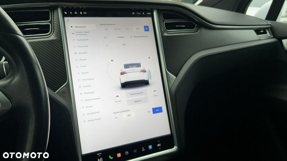 Tesla Model X - 17