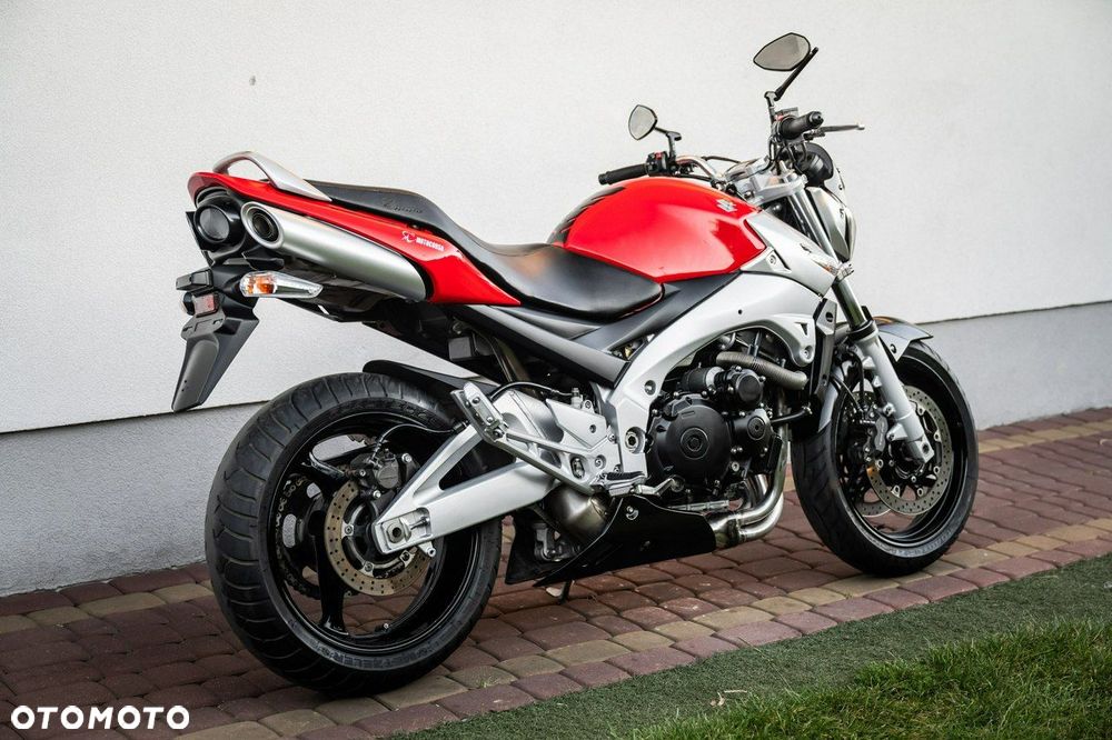 Suzuki GSR - 3