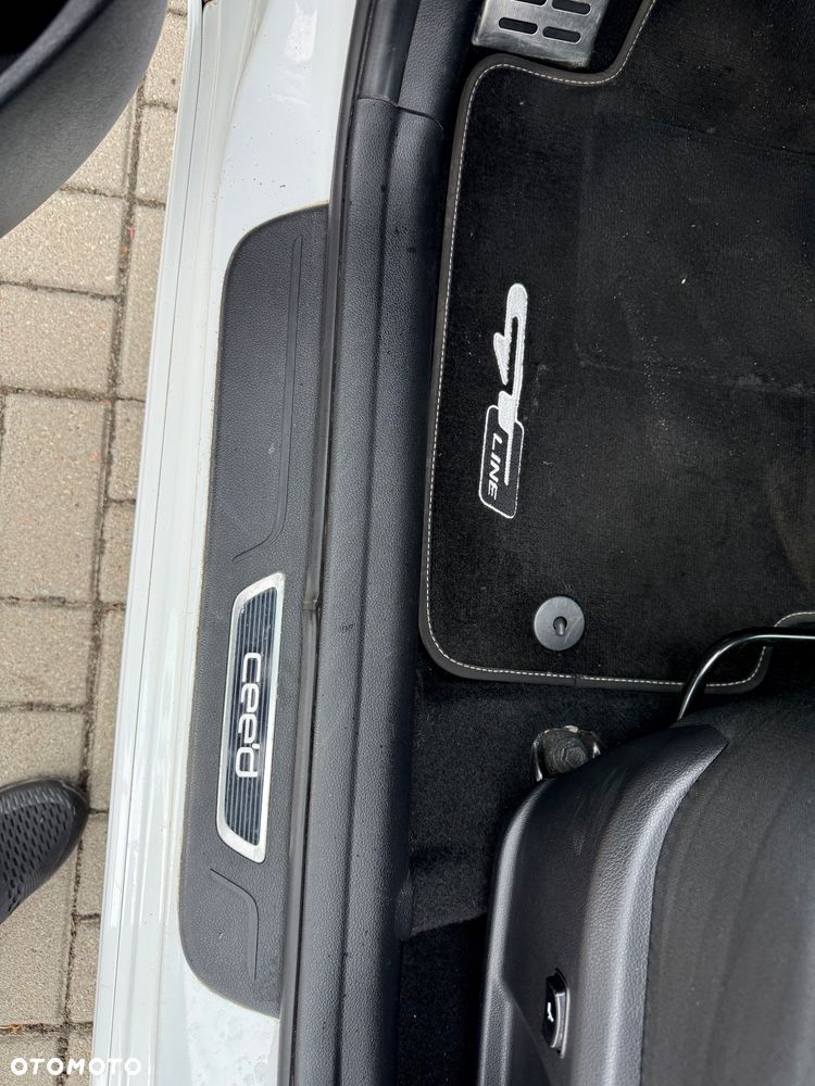 Kia Ceed 1.6 CRDi 136 ISG GT Line - 29
