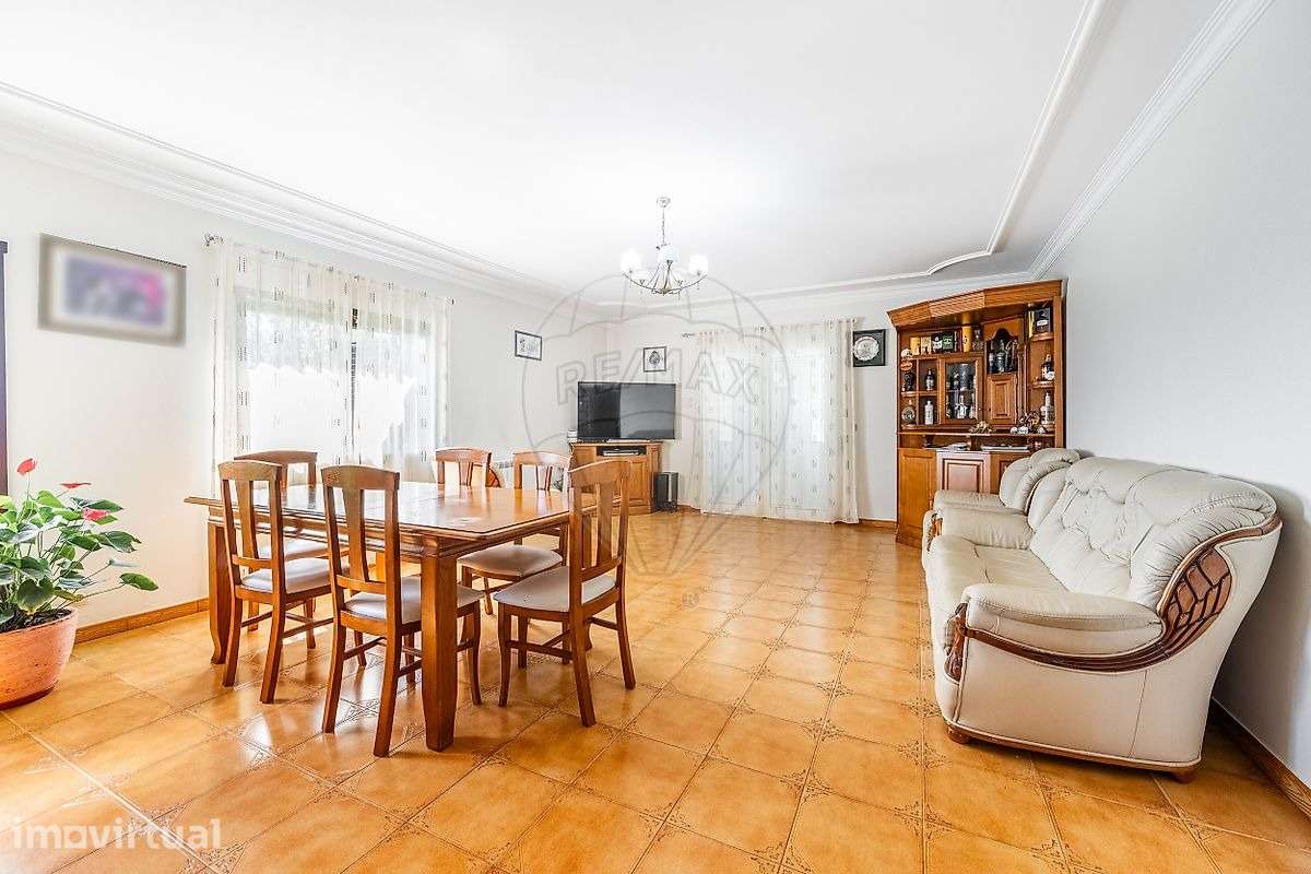 Moradia T4 com Terreno e Árvores de Fruto em Moure, Vila Verde - Grande imagem: 2/47