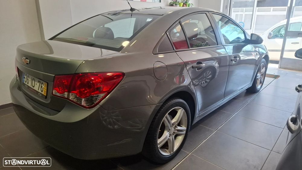 Chevrolet Cruze 1.6 LS - 6