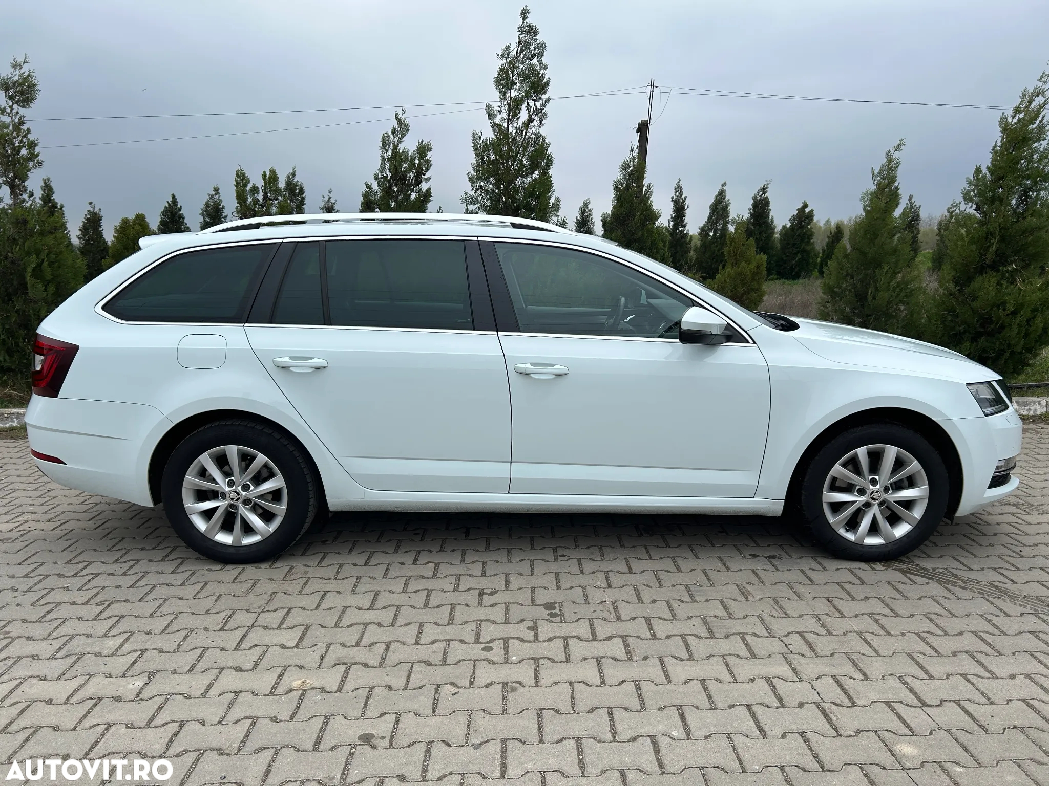 Skoda Octavia Combi 1.5 TSI ACT DSG Style - 4