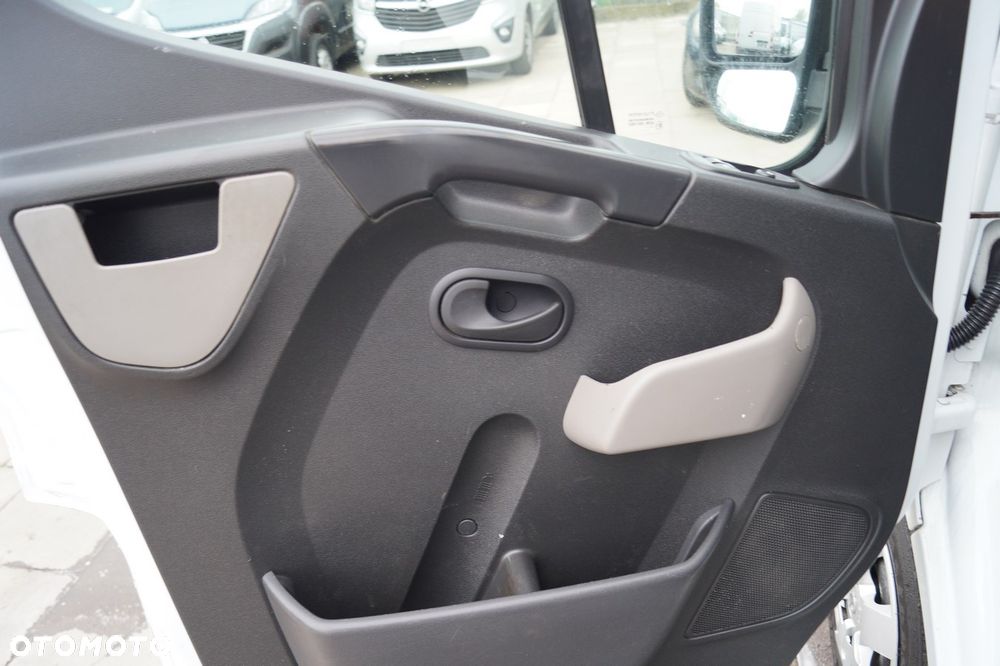 Nissan NV400 - 14