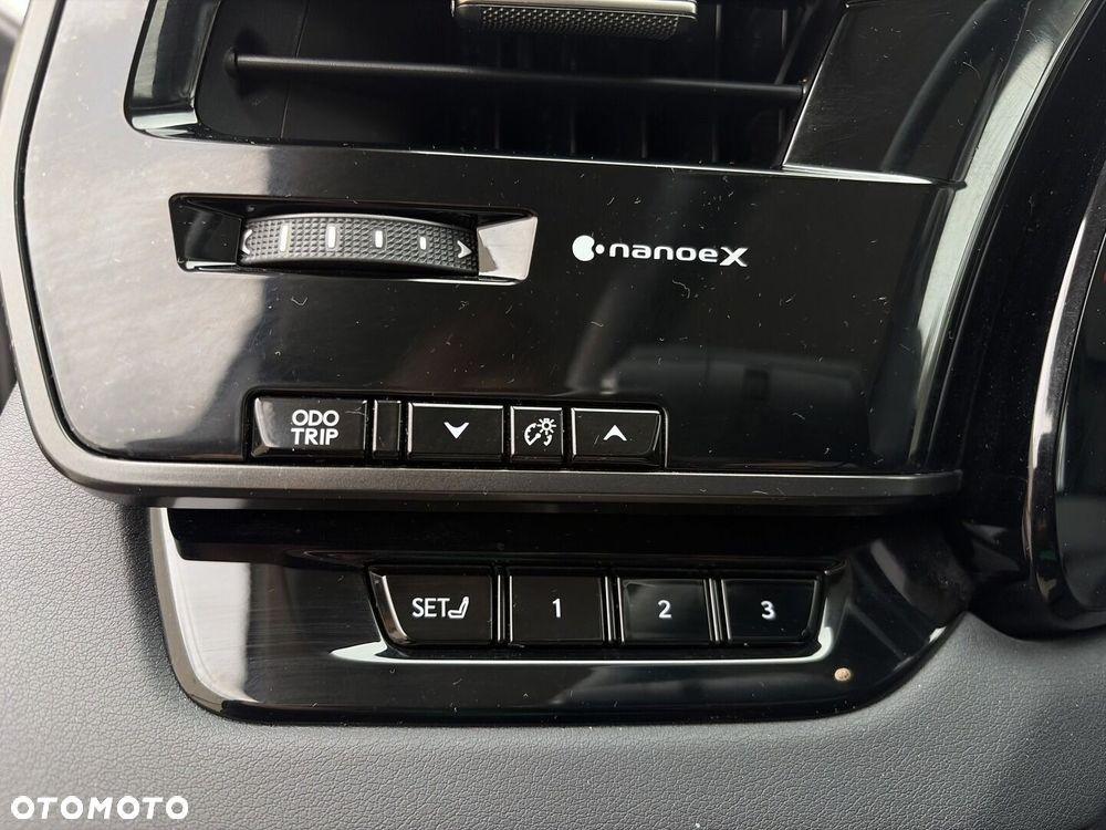 Lexus RX 450h+ Omotenashi - 33