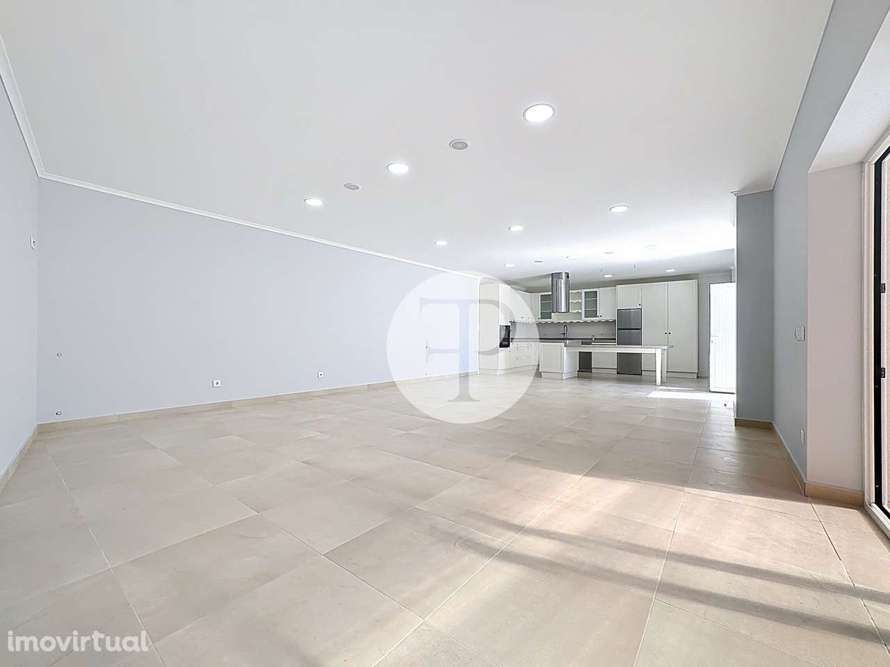 Moradia T4 com 2 suítes, piscina interior central em Alfeizerão - Grande imagem: 2/37