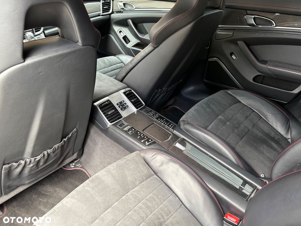 Porsche Panamera 4S - 19