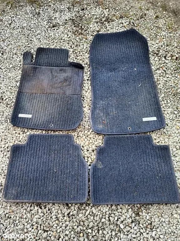 MERCEDES W211 KOMPLET DYWANIKÓW DYWANIKI RYPSOWE NIEBIESKIE