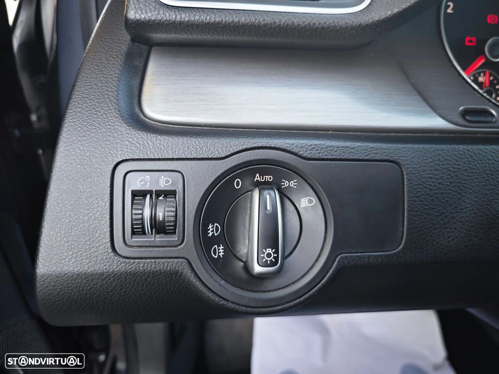 VW Passat Variant 1.6 TDI Confortline Navig - 19