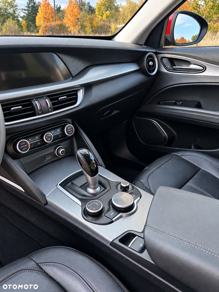 Alfa Romeo Stelvio - 12