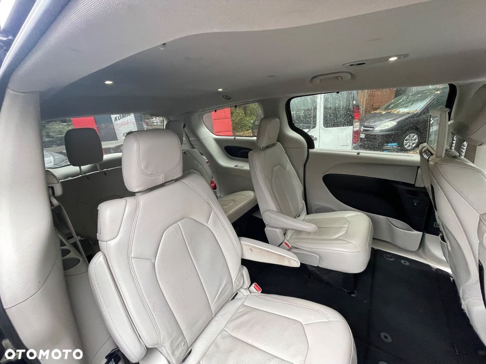 Chrysler Pacifica - 21