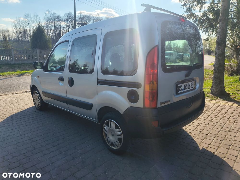 Renault Kangoo 1.6 16V Privilege - 11