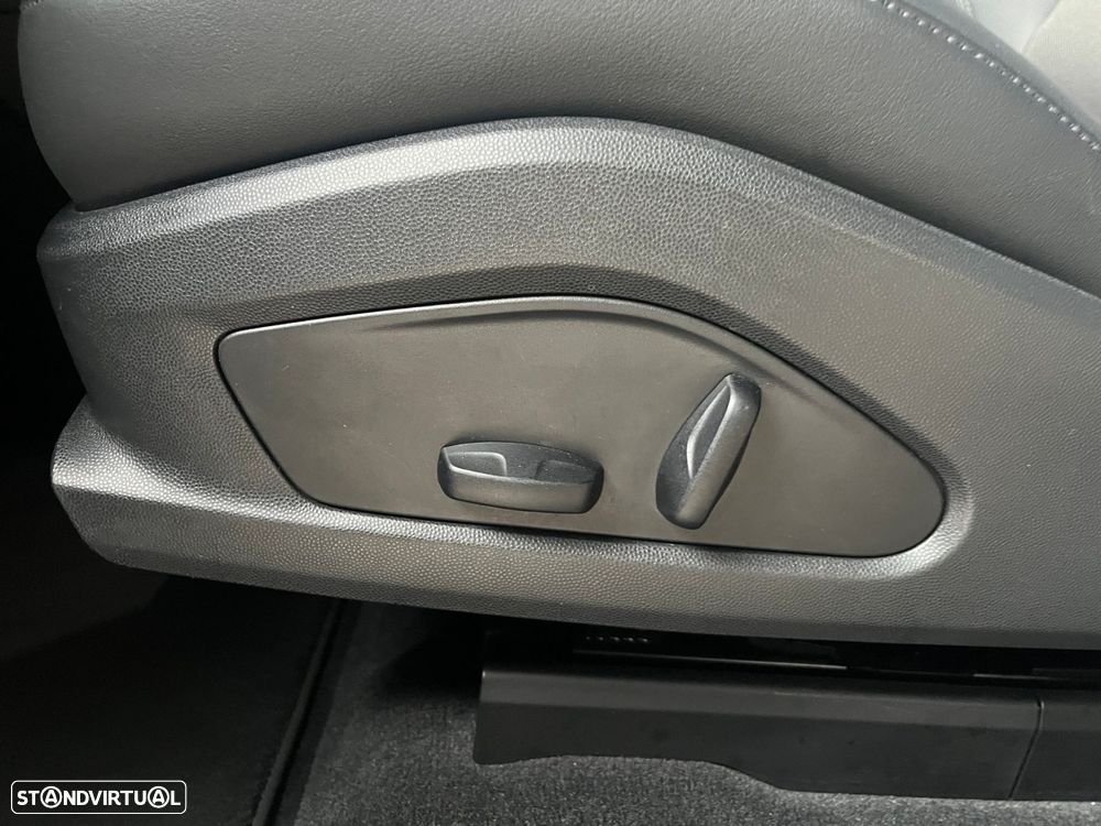 Porsche Macan Electric 4 - 21