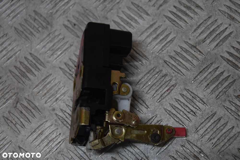 JEEP CHEROKEE KJ LIFT ZAMEK KLAPY BAGAŻNIKA 4 PIN - 2