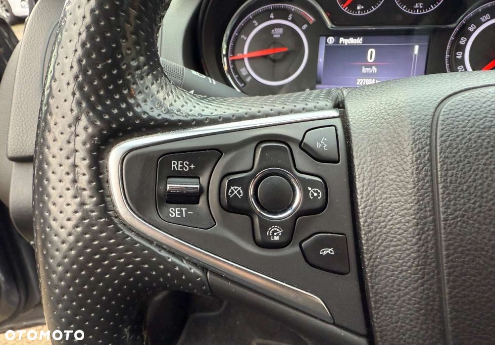 Opel Insignia - 16