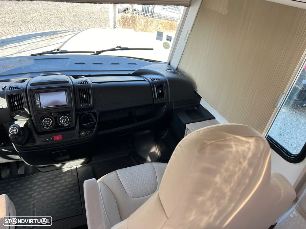 Rapido Serie 8F Cama Central - 17
