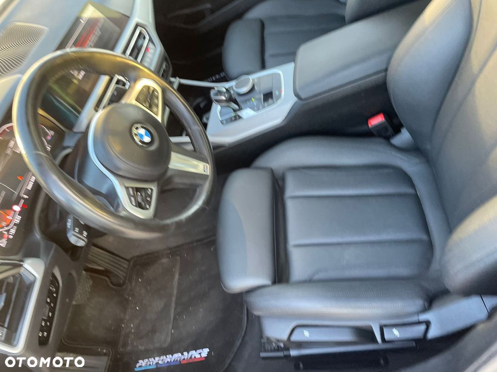 BMW Seria 3 318d mHEV - 21