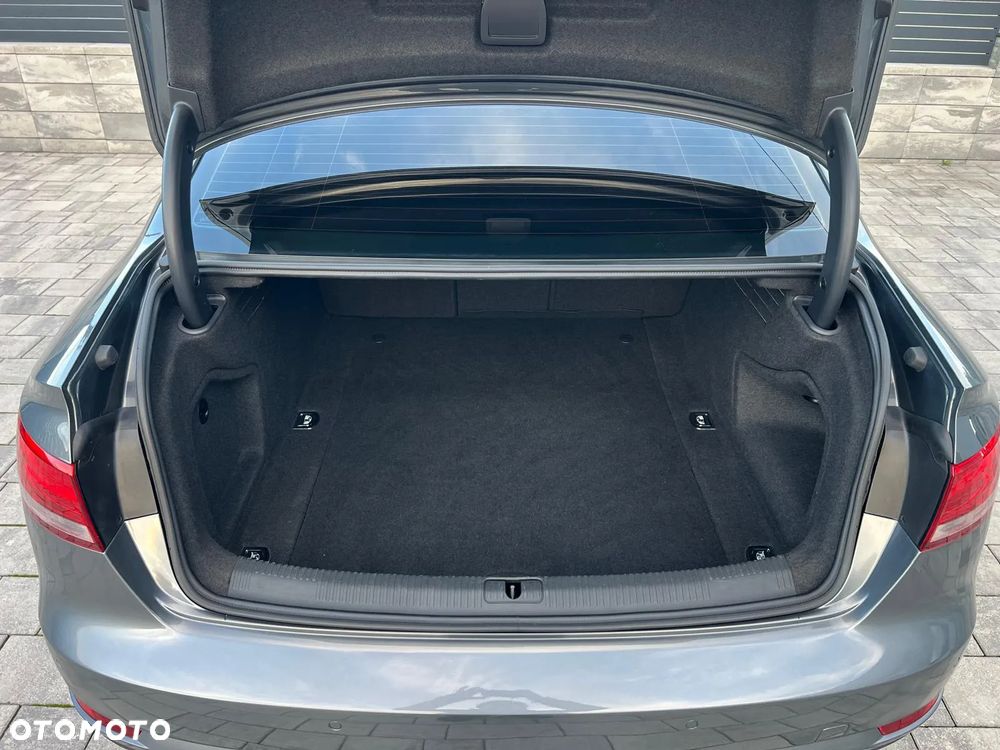 Audi A4 Limousine 2.0 TDI ultra S tronic - 19