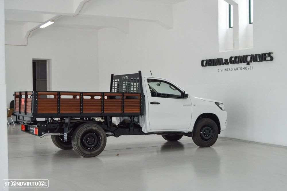 Toyota Hilux 2.4 D-4D 4X4 Cabine Simples 2L - 46