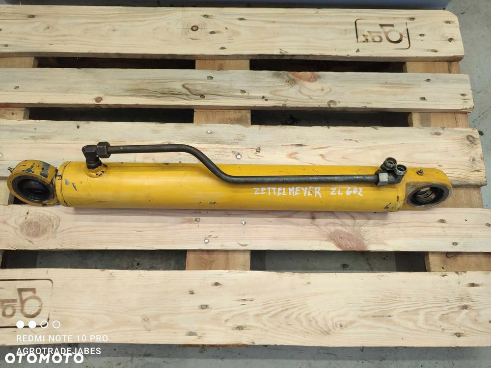 SIłownik wychyłu łyżki Zettelmeyer ZL602 - 2