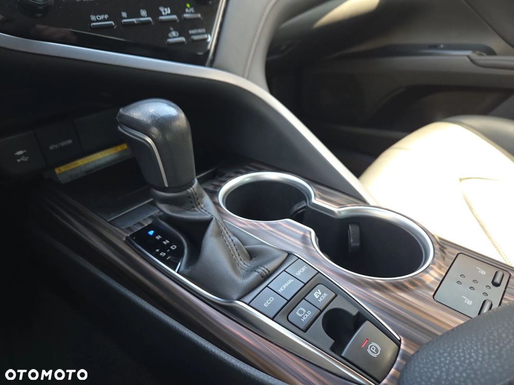 Toyota Camry 2.5 Hybrid Executive CVT - 25