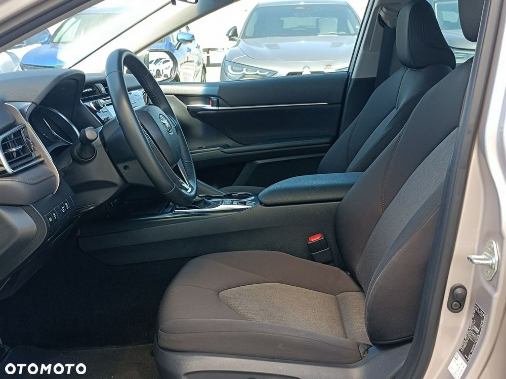 Toyota Camry 2.5 Hybrid Comfort CVT - 28