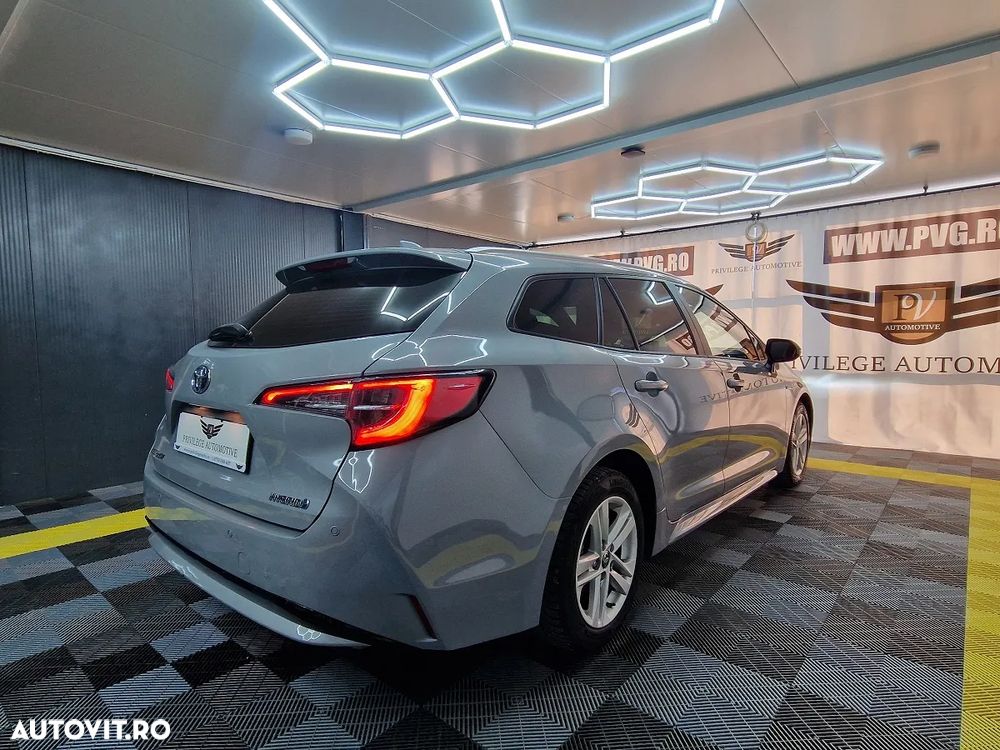 Toyota Corolla 1.8 Hybrid Business Edition - 4