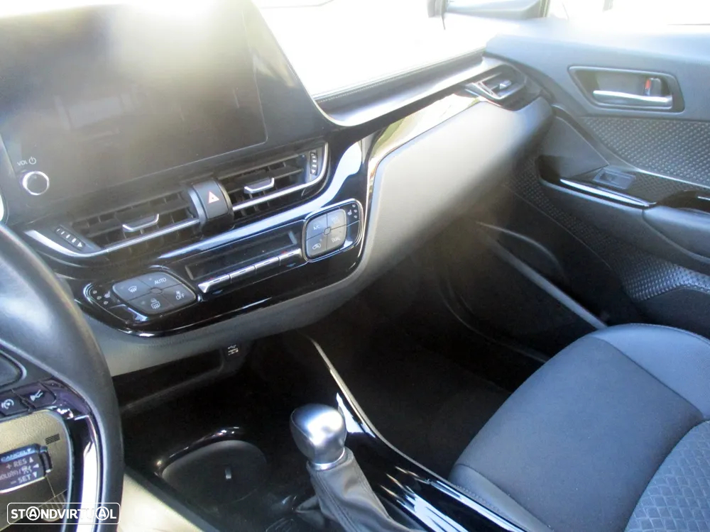 Toyota C-HR 1.8 Hybrid Square Collection - 26