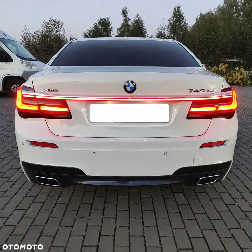 BMW Seria 7 740Li - 8