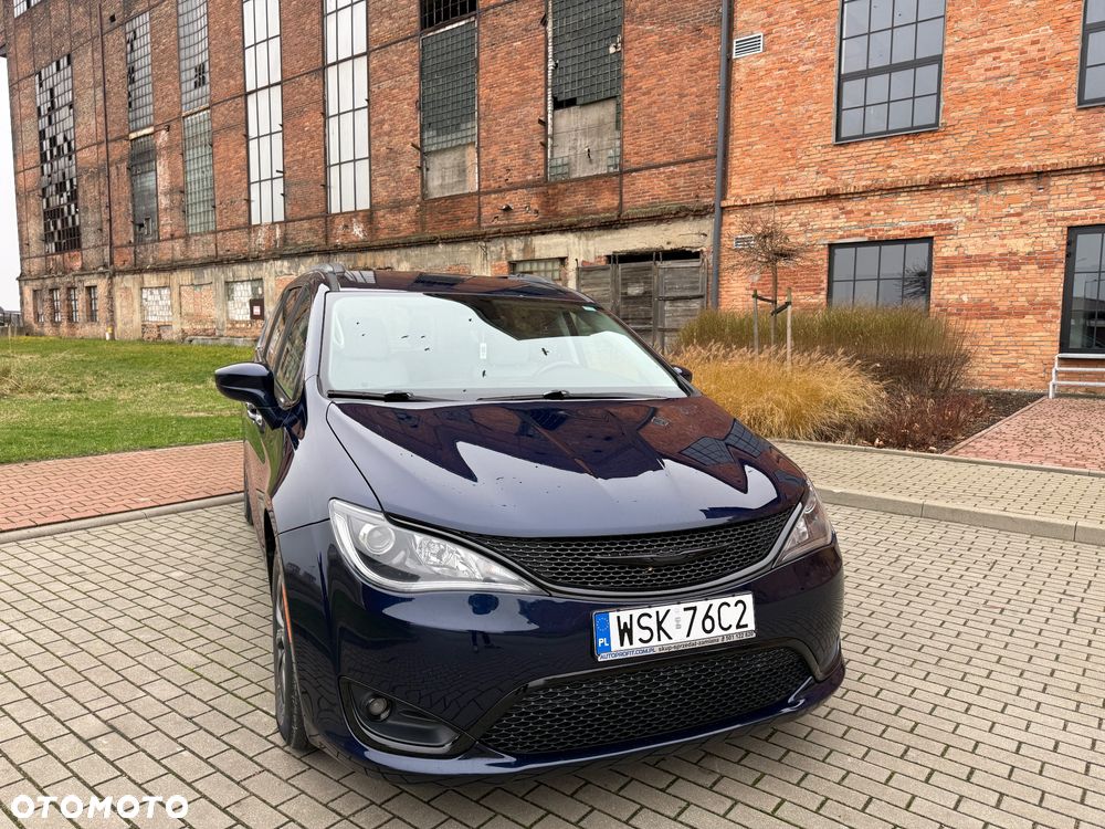 Chrysler Pacifica - 10