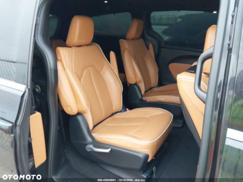 Chrysler Pacifica - 10