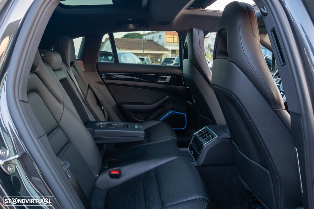 Porsche Panamera Sport Turismo 4 E-Hybrid - 17