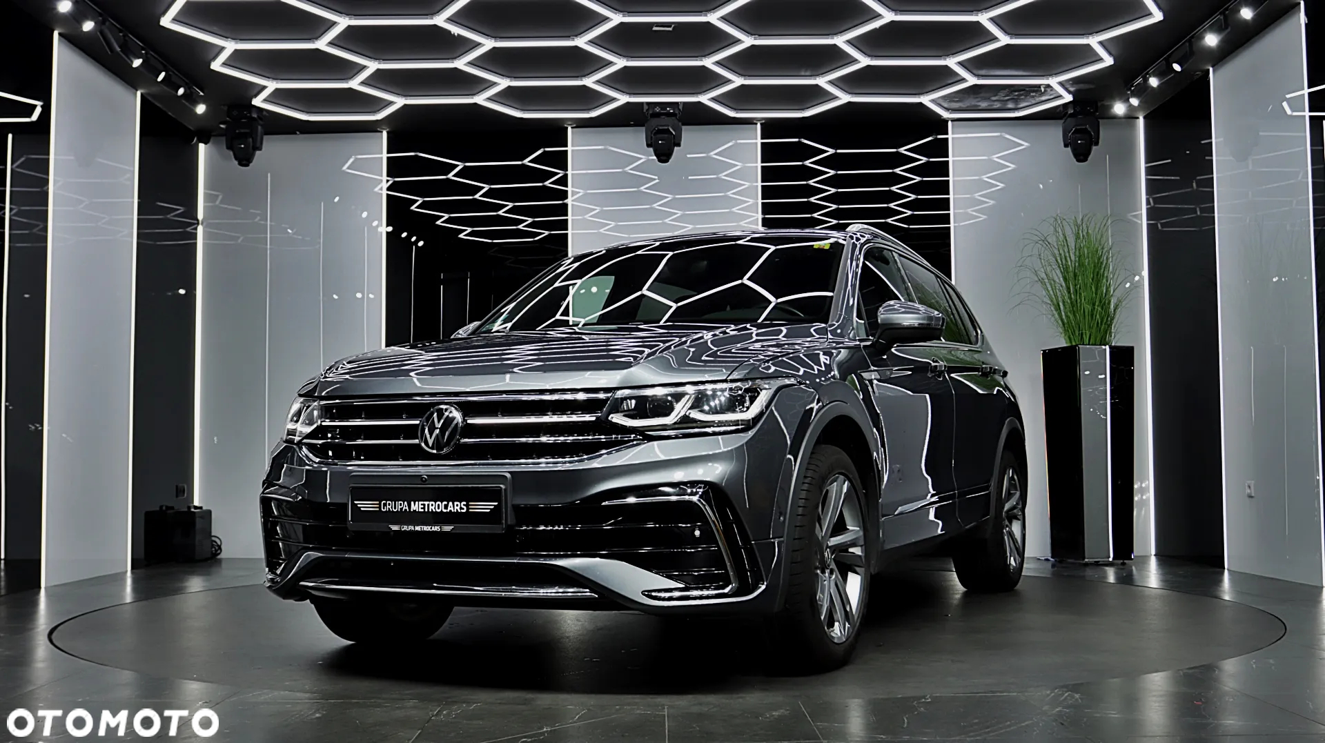 Volkswagen Tiguan Allspace 2.0 TSI 4Mot R-Line DSG - 2