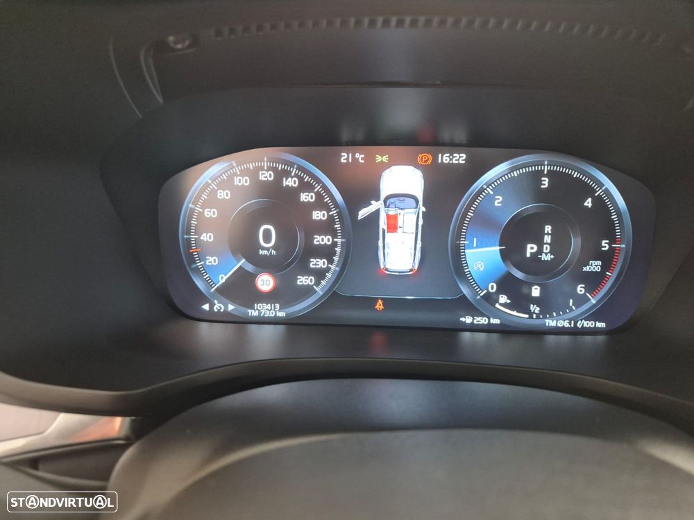 Volvo V60 2.0 B4 Momentum Core Geartronic - 22