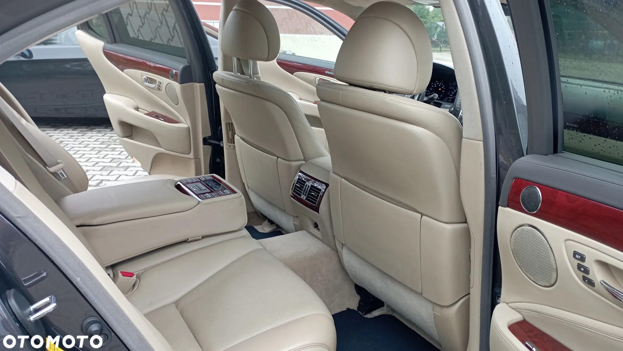 Lexus LS - 15