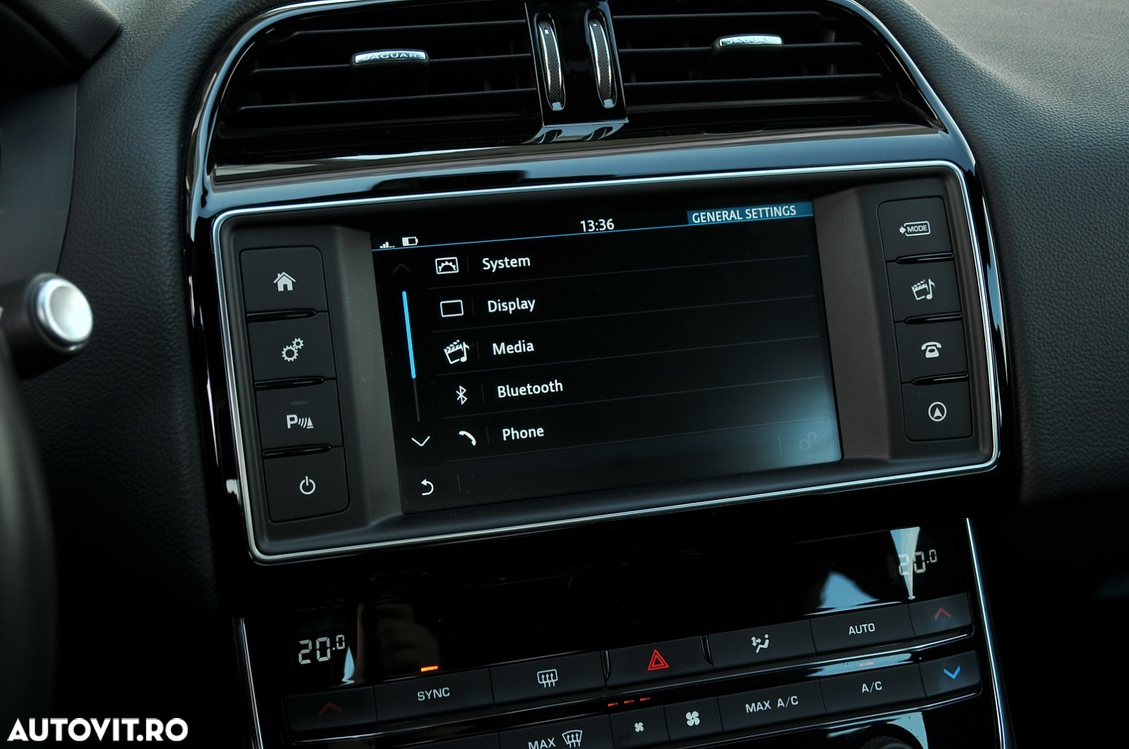 Jaguar XE 2.0 AWD R-Sport - 13