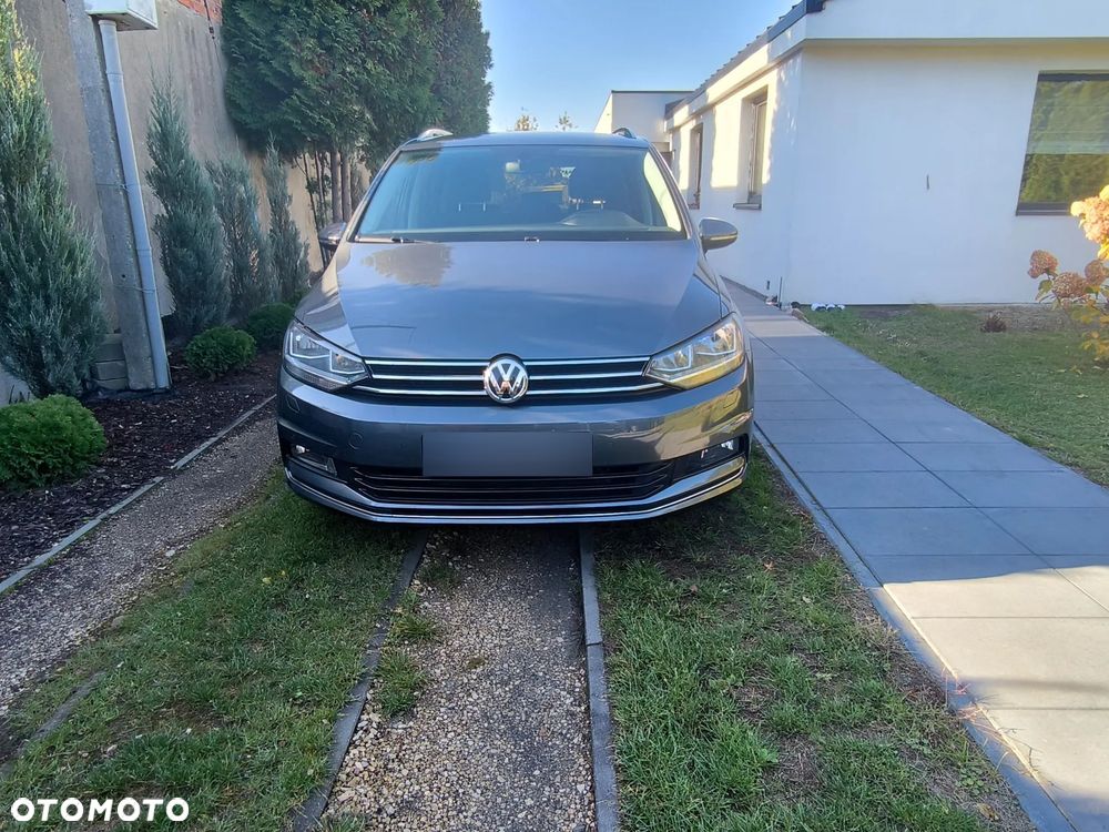 Volkswagen Touran 2017 photo 2
