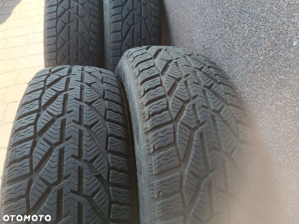 Komplet (4 sztuki) Opony zimowe 15" Taurus Winter 195/65/15 195/65R15 , ZIMA , bieżnik 6 mm - 7
