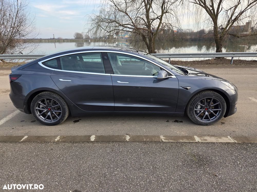 Tesla Model 3 - 1