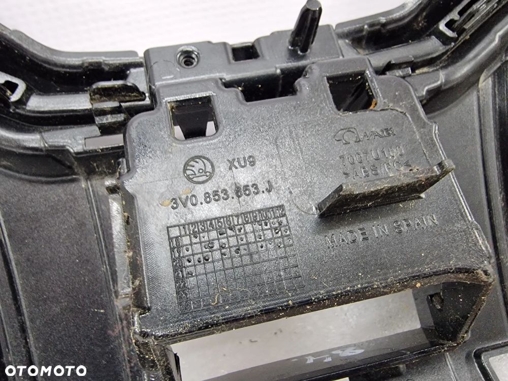 SKODA SUPERB 3V0 LIFT 19- ATRAPA / GRILL NA RADAR , NR 3V0853653J , NR AUKCJI GR84 - 22