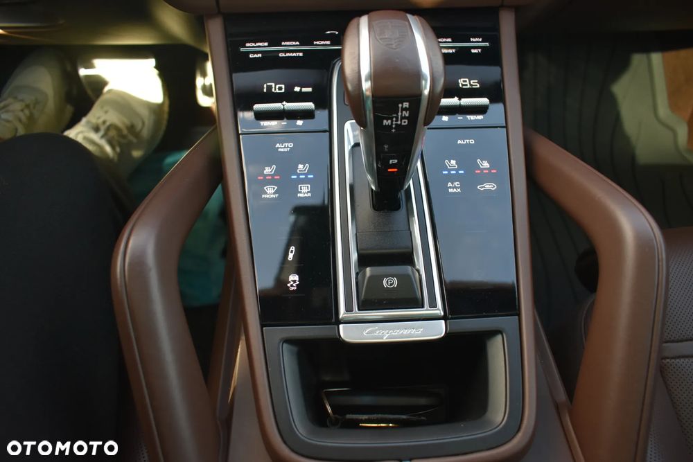 Porsche Cayenne - 26