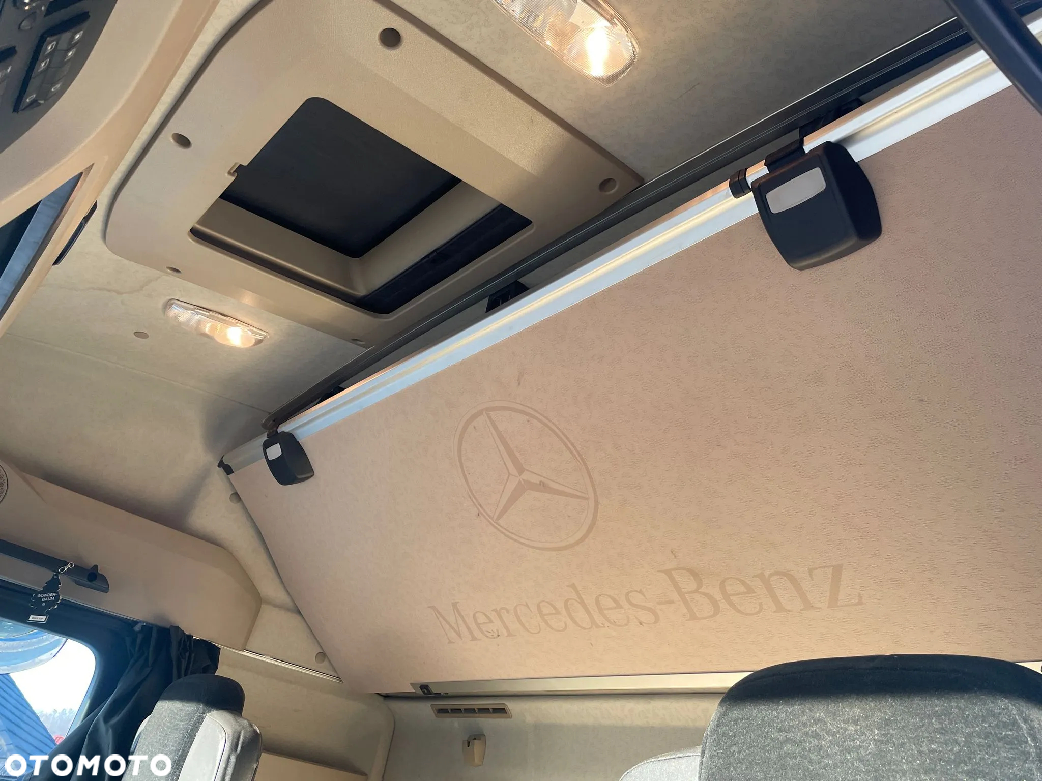 Mercedes-Benz 1843 - 12