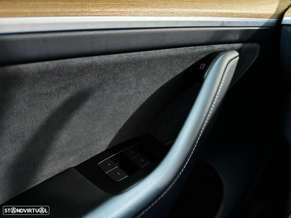 Tesla Model Y Long Range Dual Motor AWD - 47
